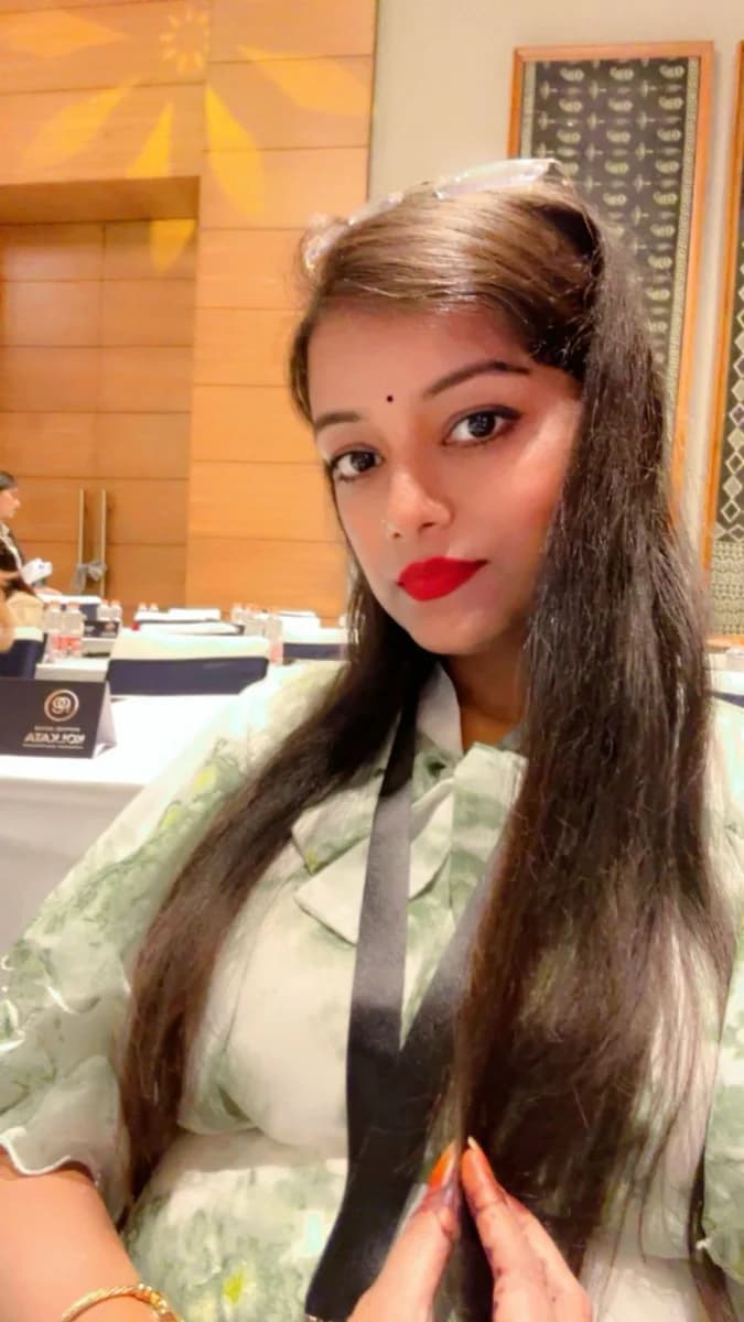 Freelance Makeup Artist AADISHREE MAKEOVERS